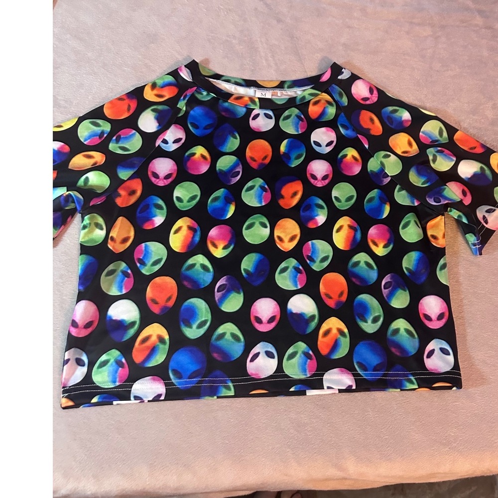 Rainbow Alien Head Print Crop Top Black Multi Color Short Sleeve Shirt Medium